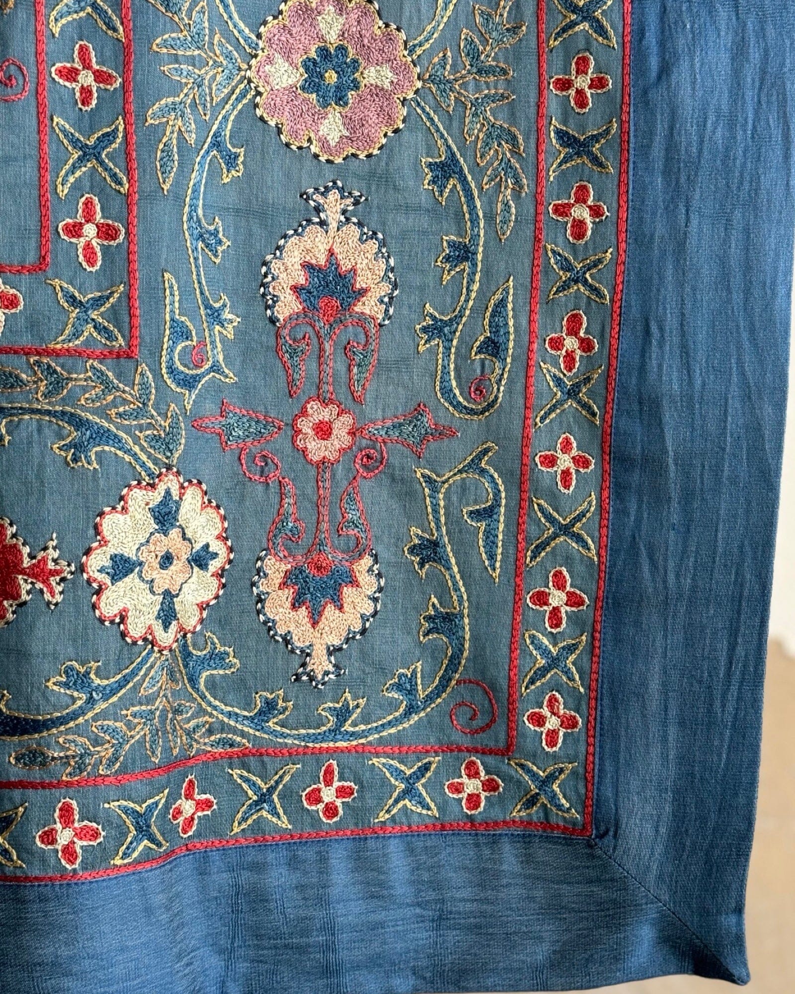 Hand Stitched All Silk Suzani (CSSU082324| ") Suzani Aziz Suzani