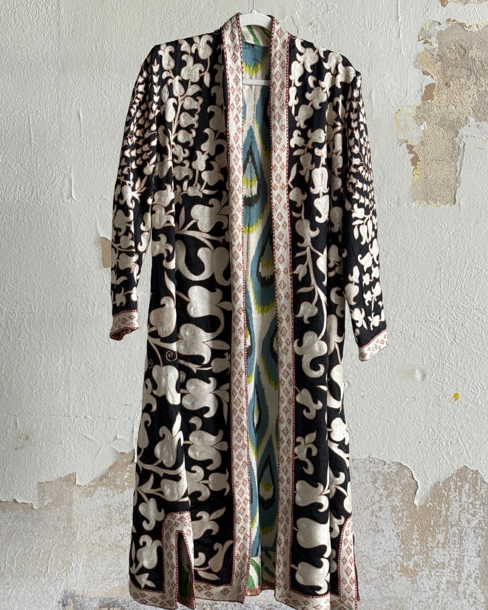 Hand-Stitched Suzani Coat from Uzbekistan (#CSSU48225) Coat Aziz Suzani