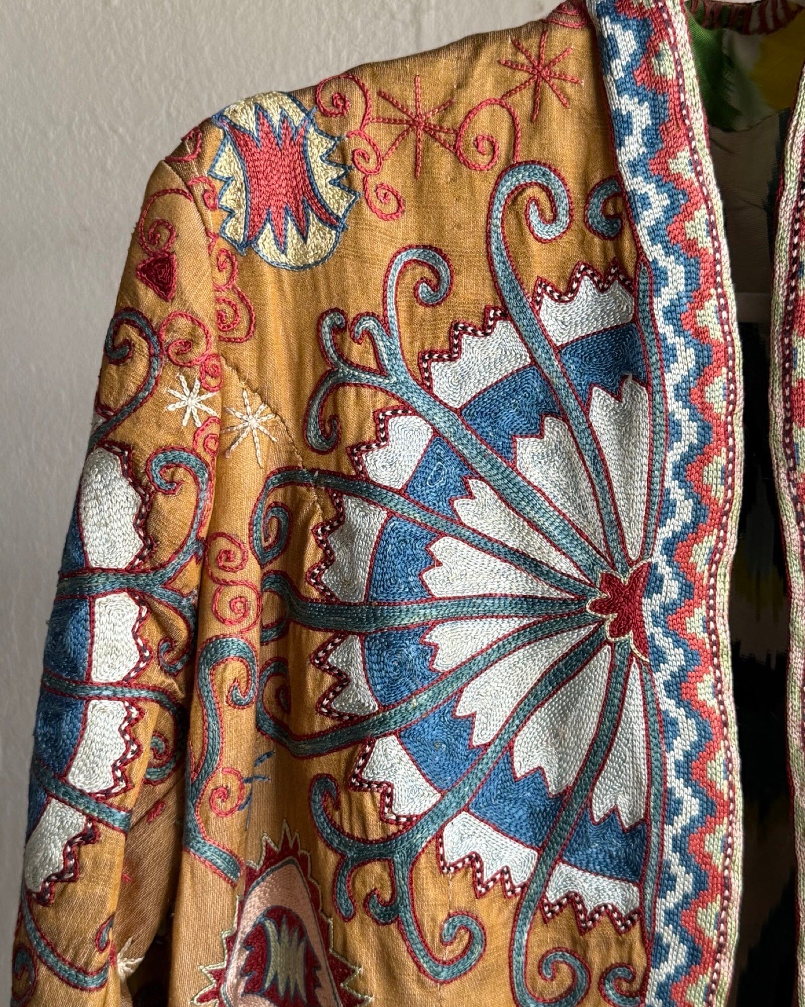 Hand-Stitched Suzani Coat from Uzbekistan (#CSSU48925) Coat Aziz Suzani