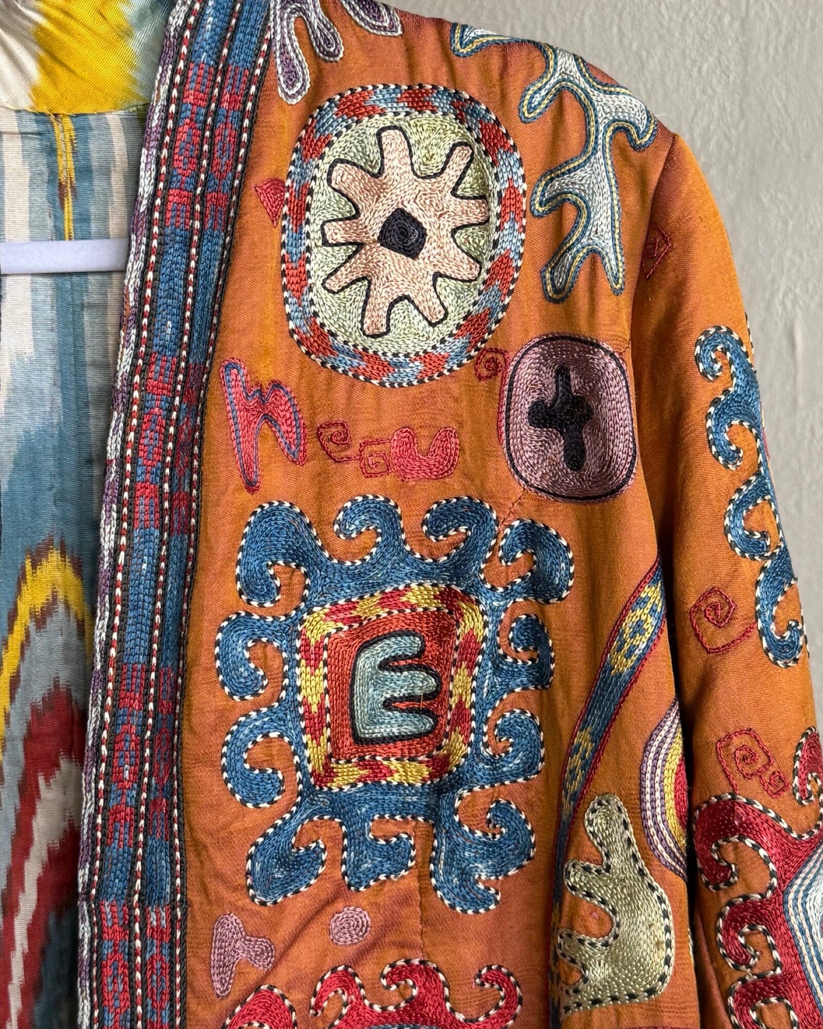 Hand-Stitched Suzani Coat from Uzbekistan (#CSSU49125) Coat Aziz Suzani