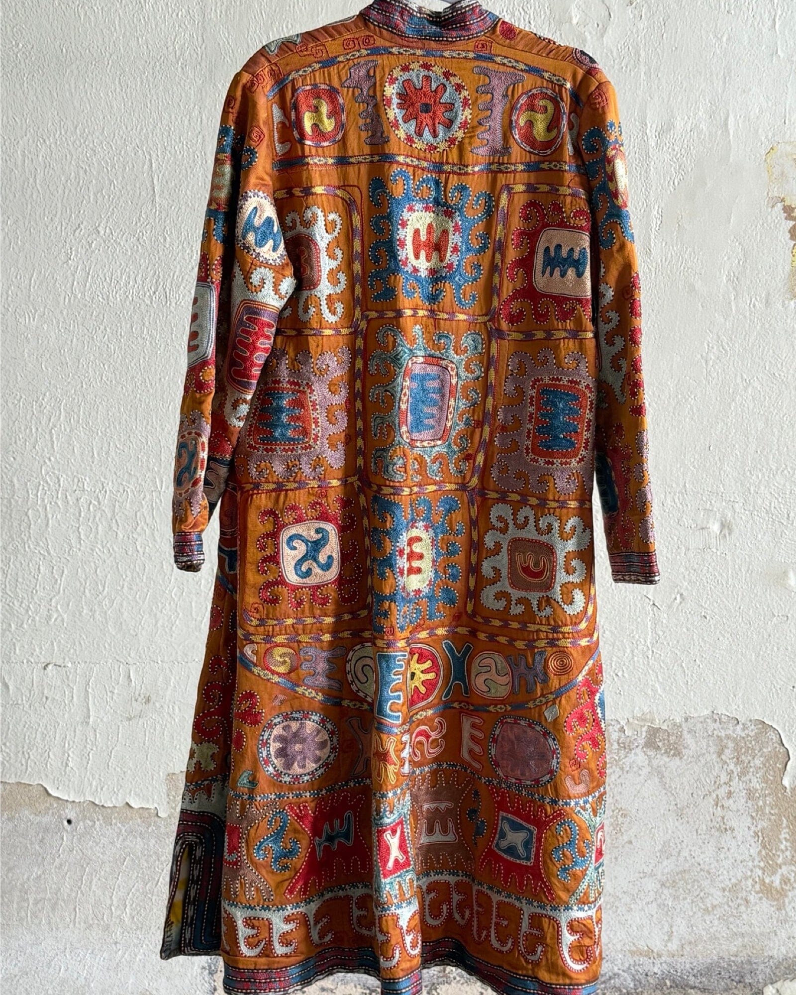 Hand-Stitched Suzani Coat from Uzbekistan (#CSSU49125) Coat Aziz Suzani