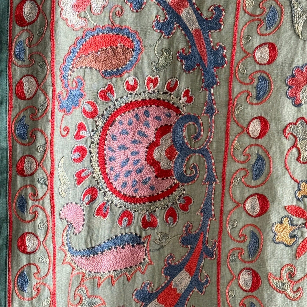 Hand Stitched Suzani (CSSU013524 |88x120") Suzani Aziz Suzani