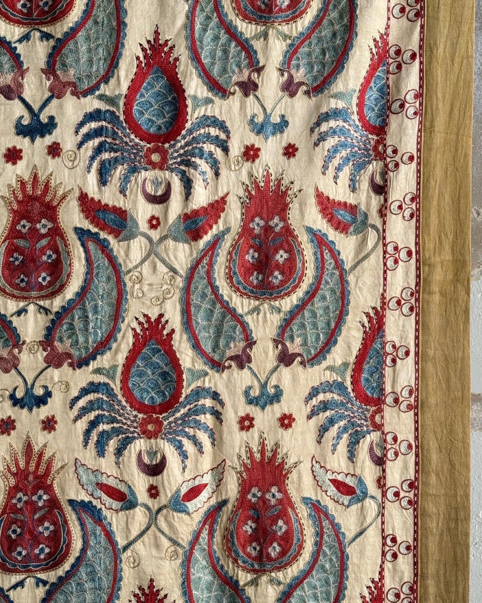 Hand Stitched Suzani (CSSU083924 |60x82") Suzani Aziz Suzani