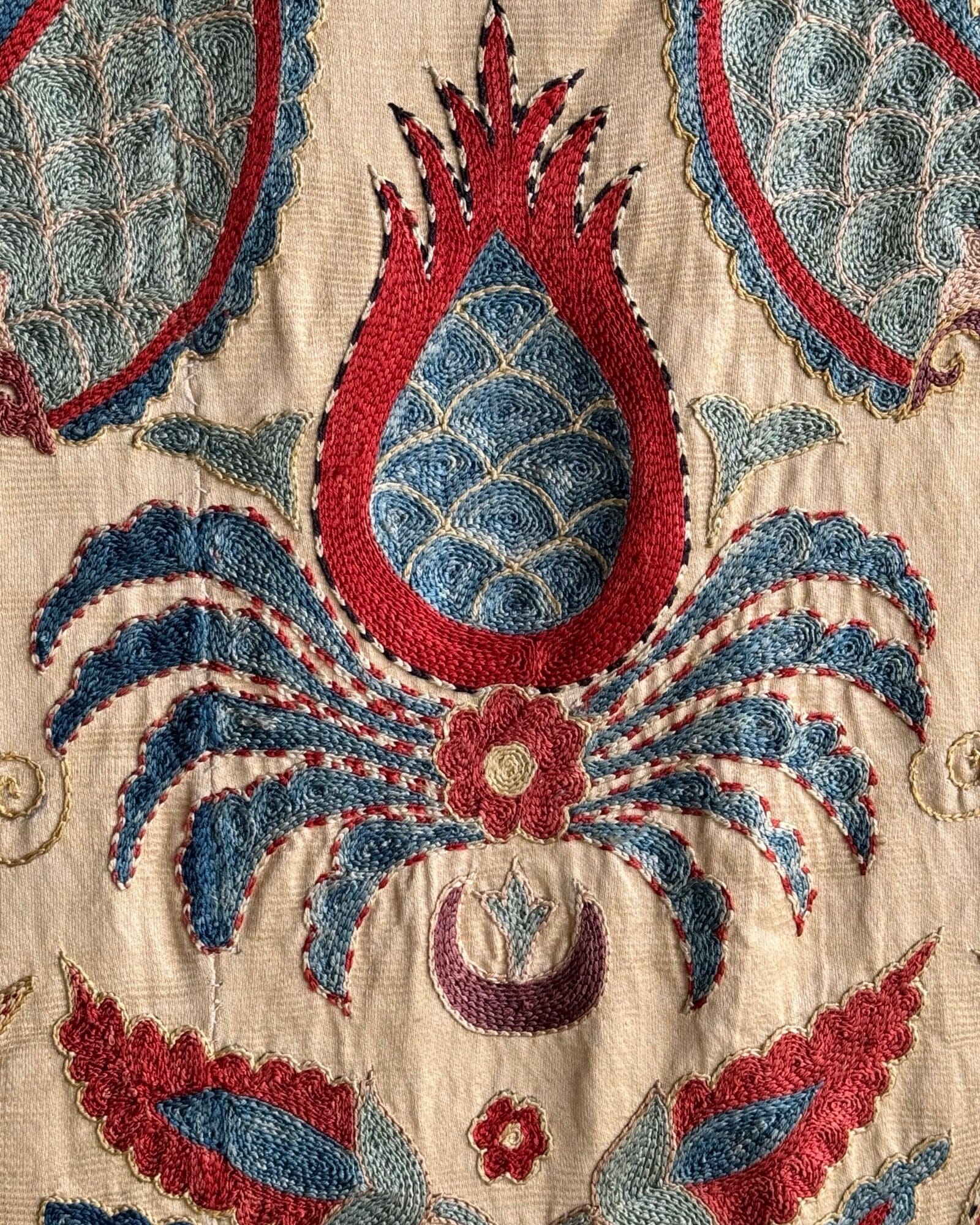 Hand Stitched Suzani (CSSU083924 |60x82") Suzani Aziz Suzani