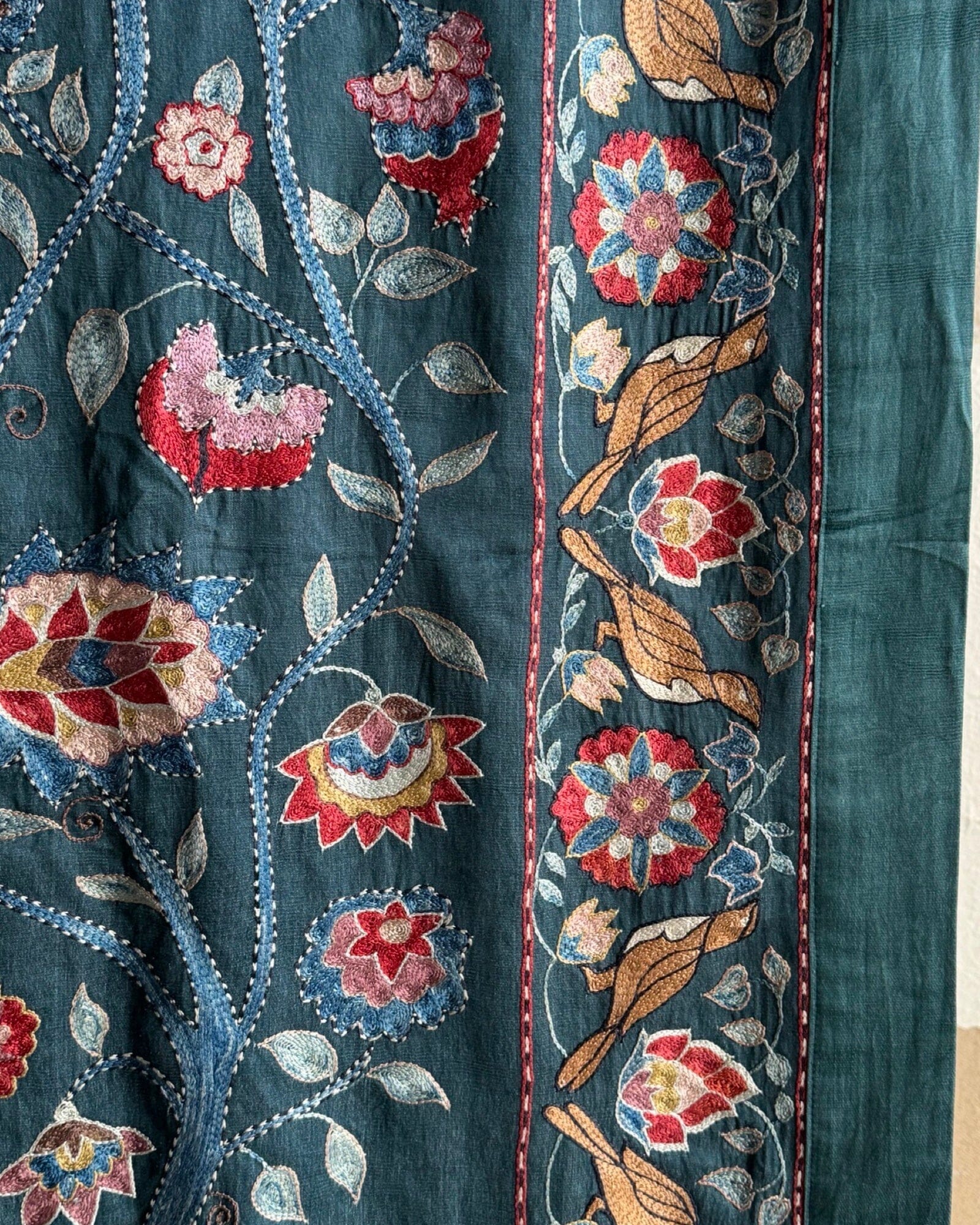 Hand Stitched Suzani (CSSU086524 | ) Suzani Aziz Suzani