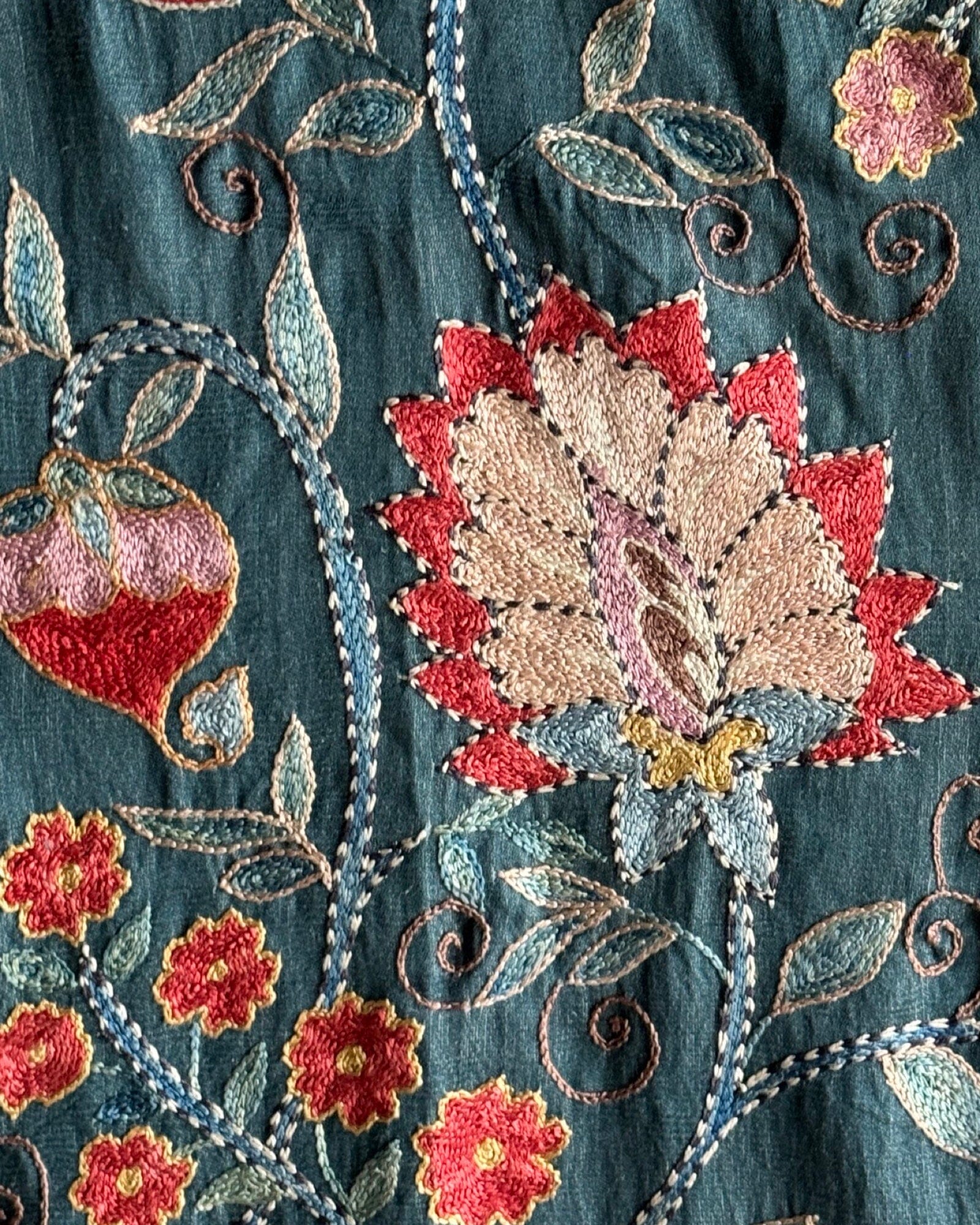 Hand Stitched Suzani (CSSU086524 | ) Suzani Aziz Suzani