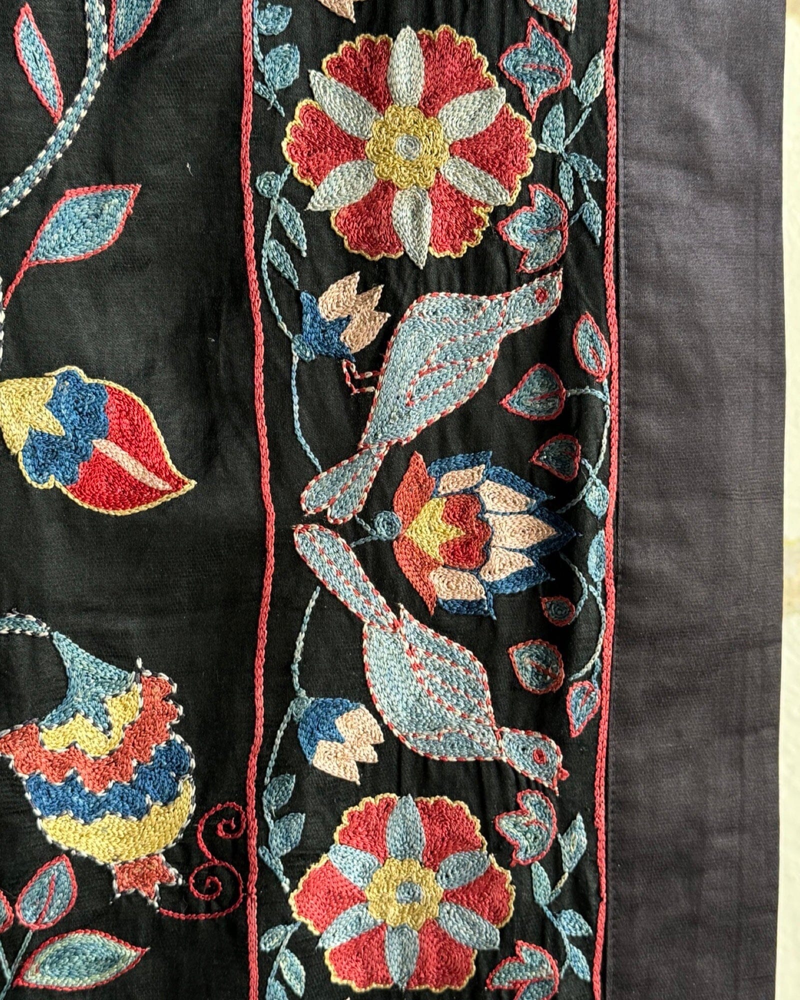 Hand Stitched Suzani (CSSU086724 | ) Suzani Aziz Suzani