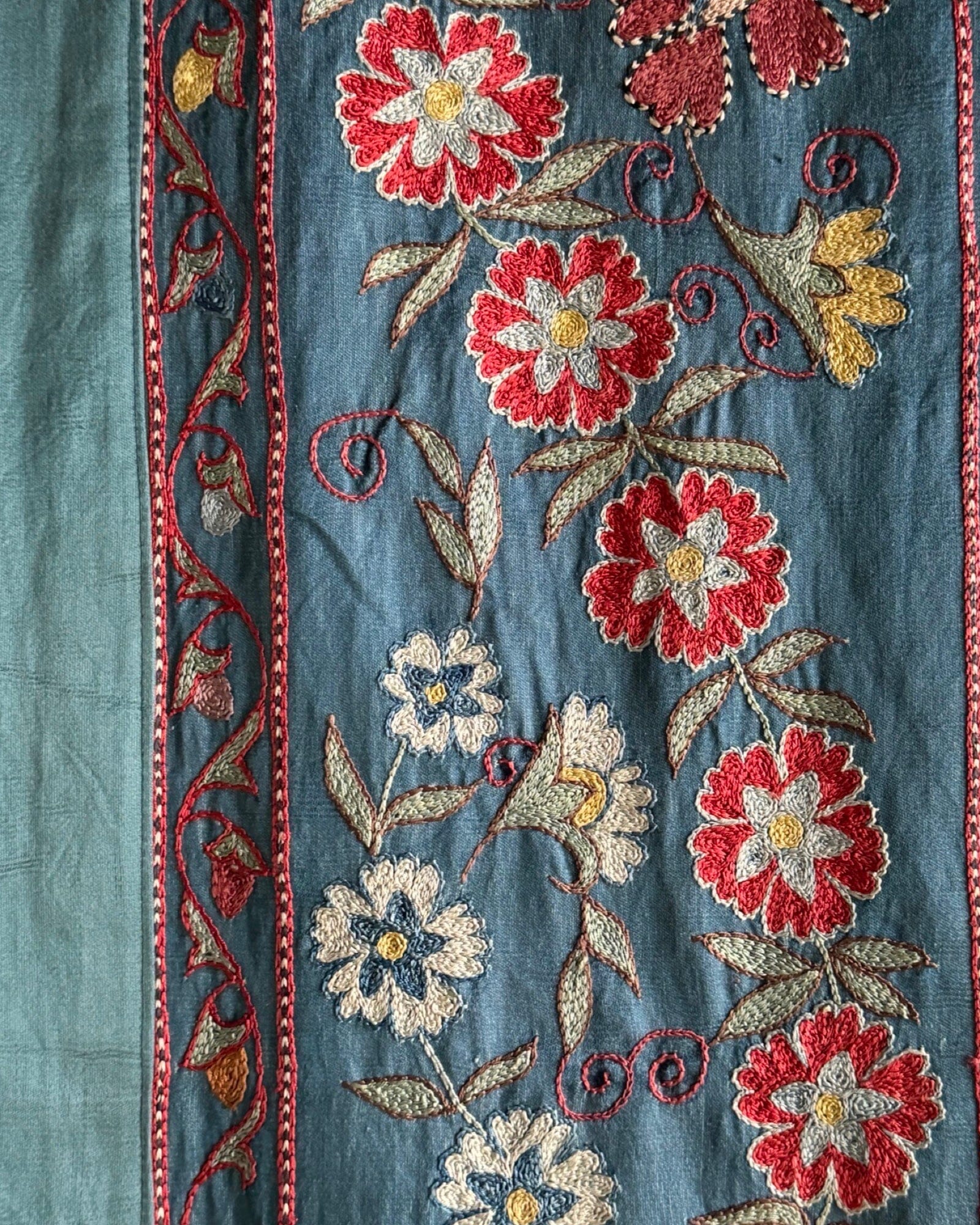 Hand Stitched Suzani (CSSU086824 |64 x 107 ") Suzani Aziz Suzani