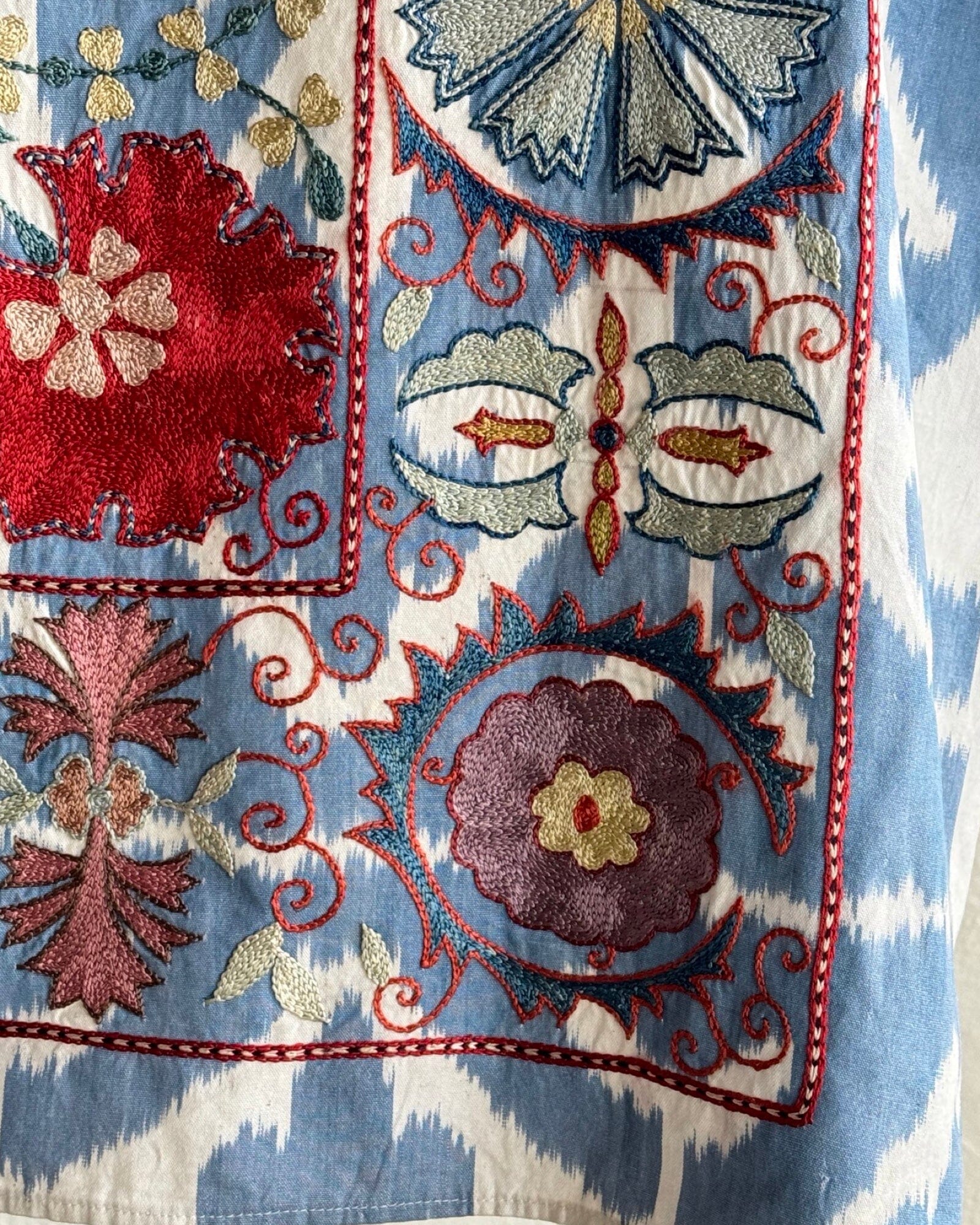 Hand Stitched Suzani (CSSU086924 | ") Suzani Aziz Suzani