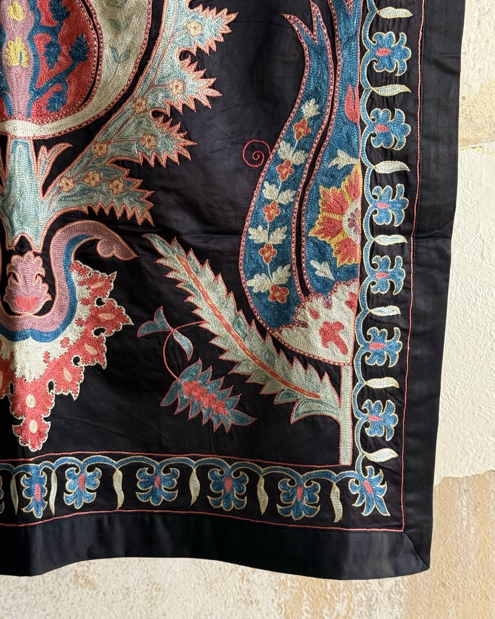 Hand Stitched Suzani (CSSU42525 | 42 x 61") Suzani Aziz Suzani