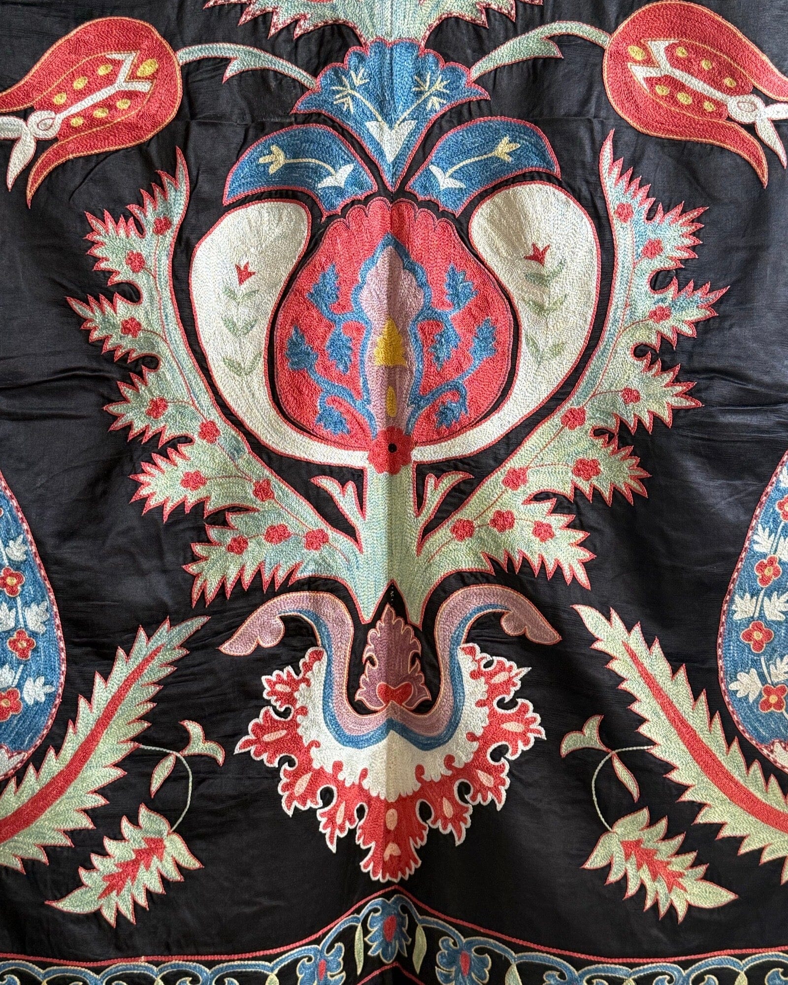 Hand Stitched Suzani (CSSU43025 | 43 x 63") Suzani Aziz Suzani