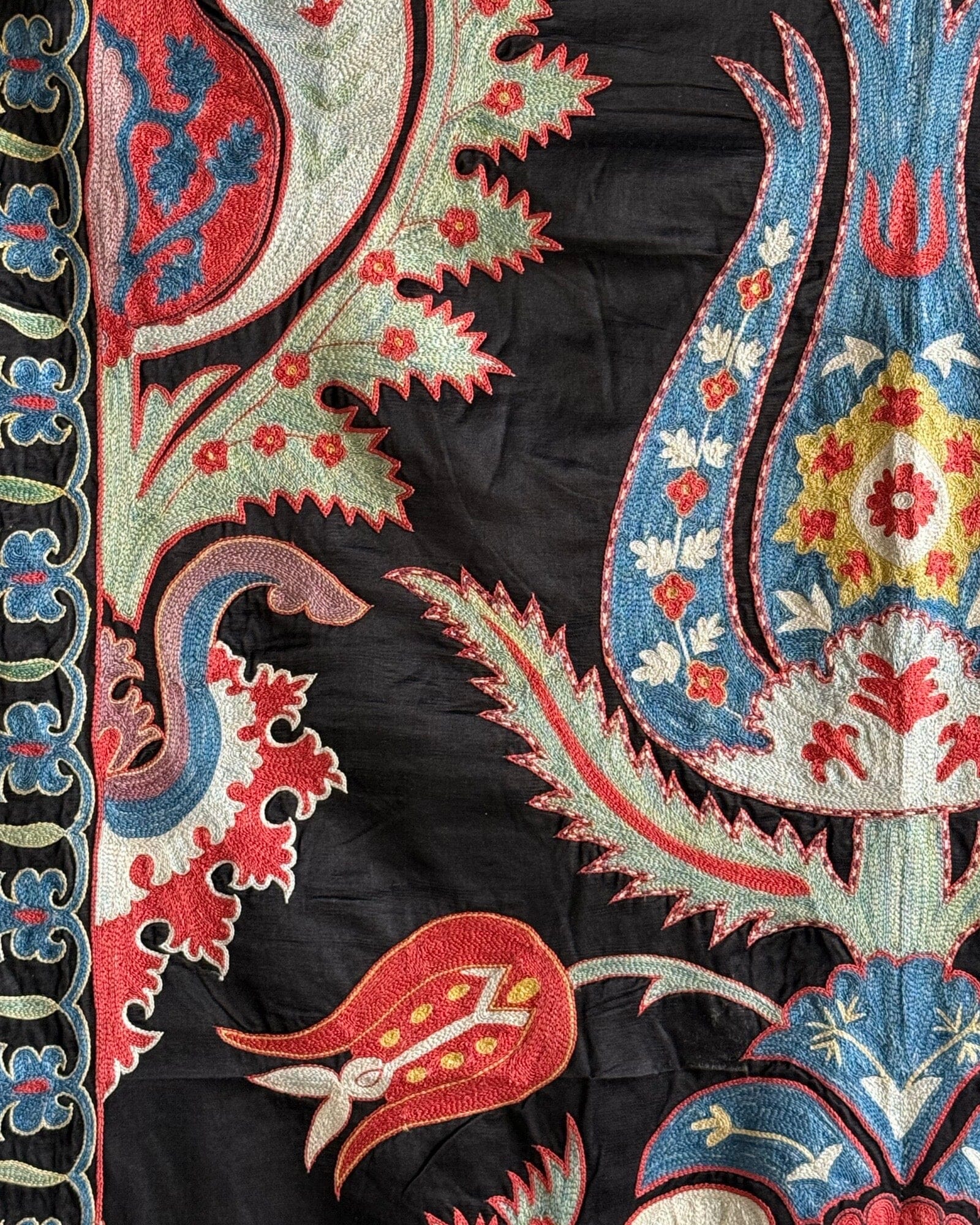 Hand Stitched Suzani (CSSU43025 | 43 x 63") Suzani Aziz Suzani