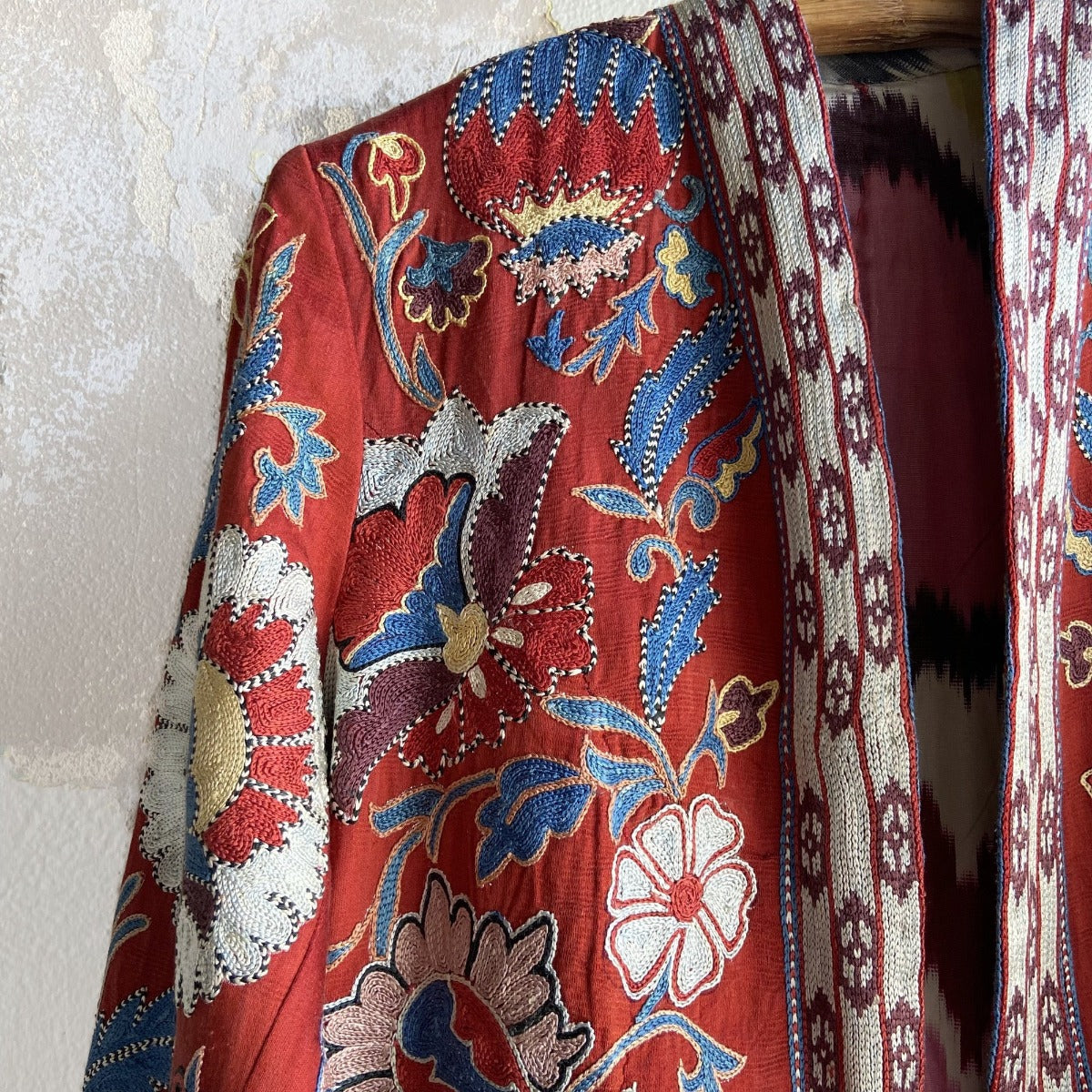 Hand-Stitched Suzani Coat from Uzbekistan (#CSSU222922) Coat Aziz Suzani 