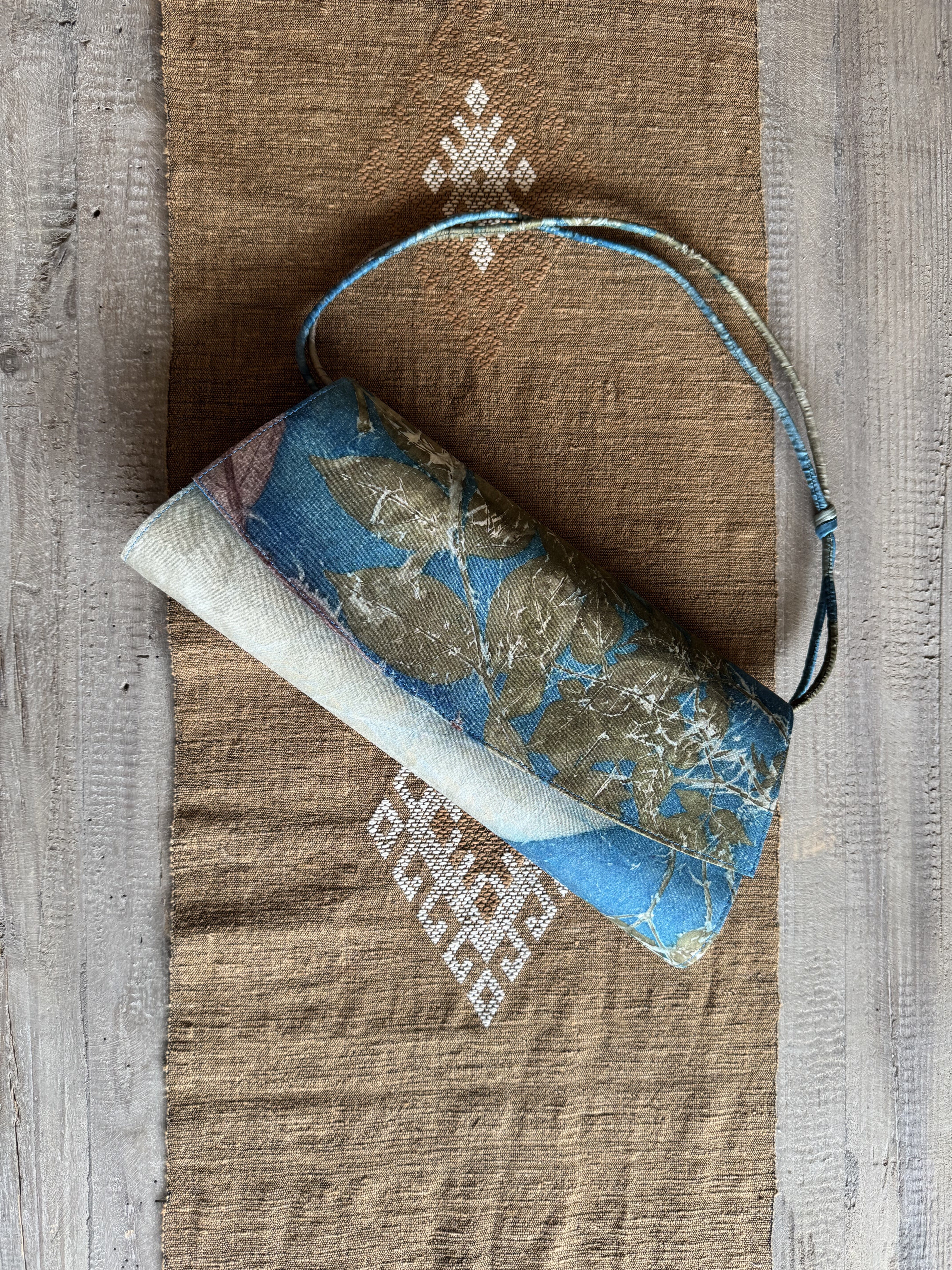 Hand Dyes Silk Leaf Print Clutch Purse Purse Cambodia A 