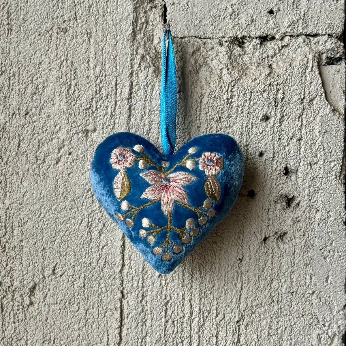 Hand Embroidered Silk Velvet Heart Ornaments Ornament Anke Drechsel B 