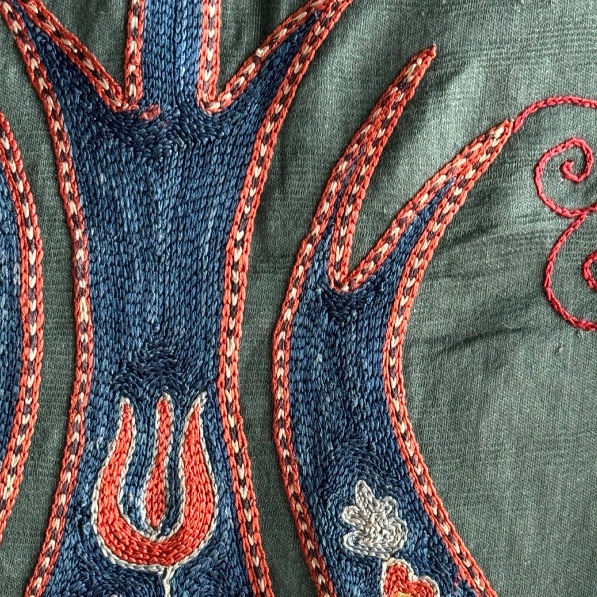 Hand Stitched Suzani (CSSU011024 | 64 x 88