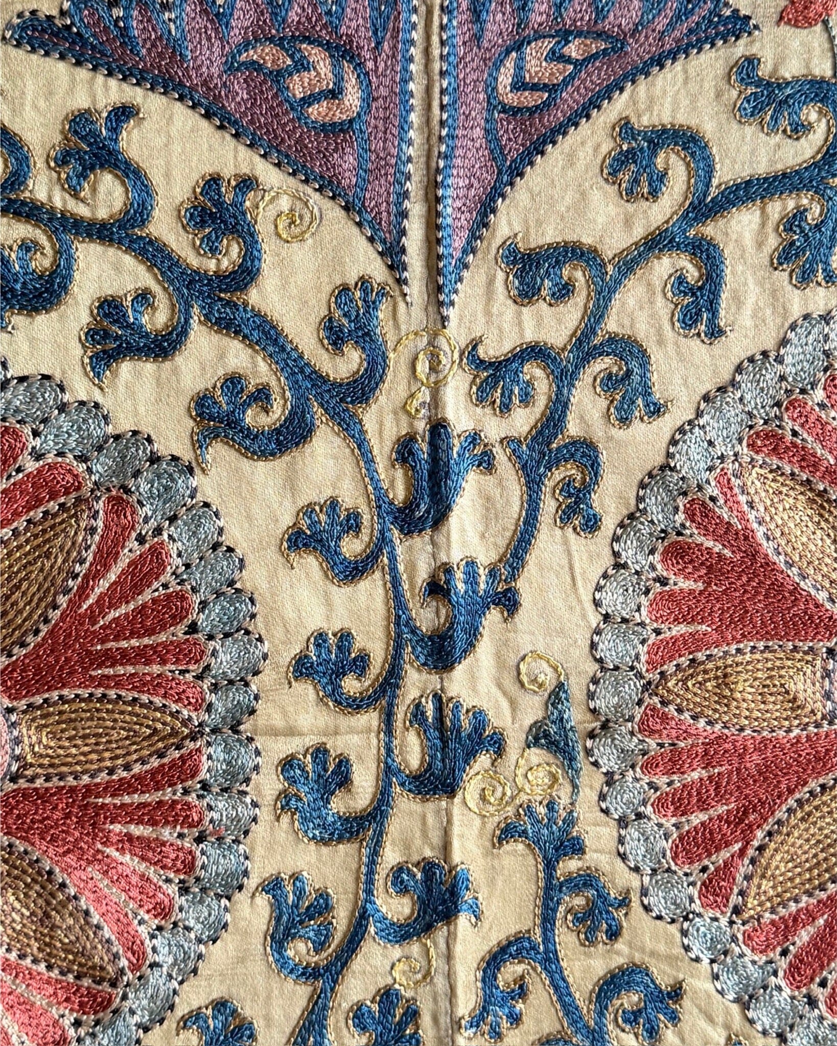 Hand Stitched Suzani (CSSU610126 | 43 x 60.5") Suzani Aziz Suzani 