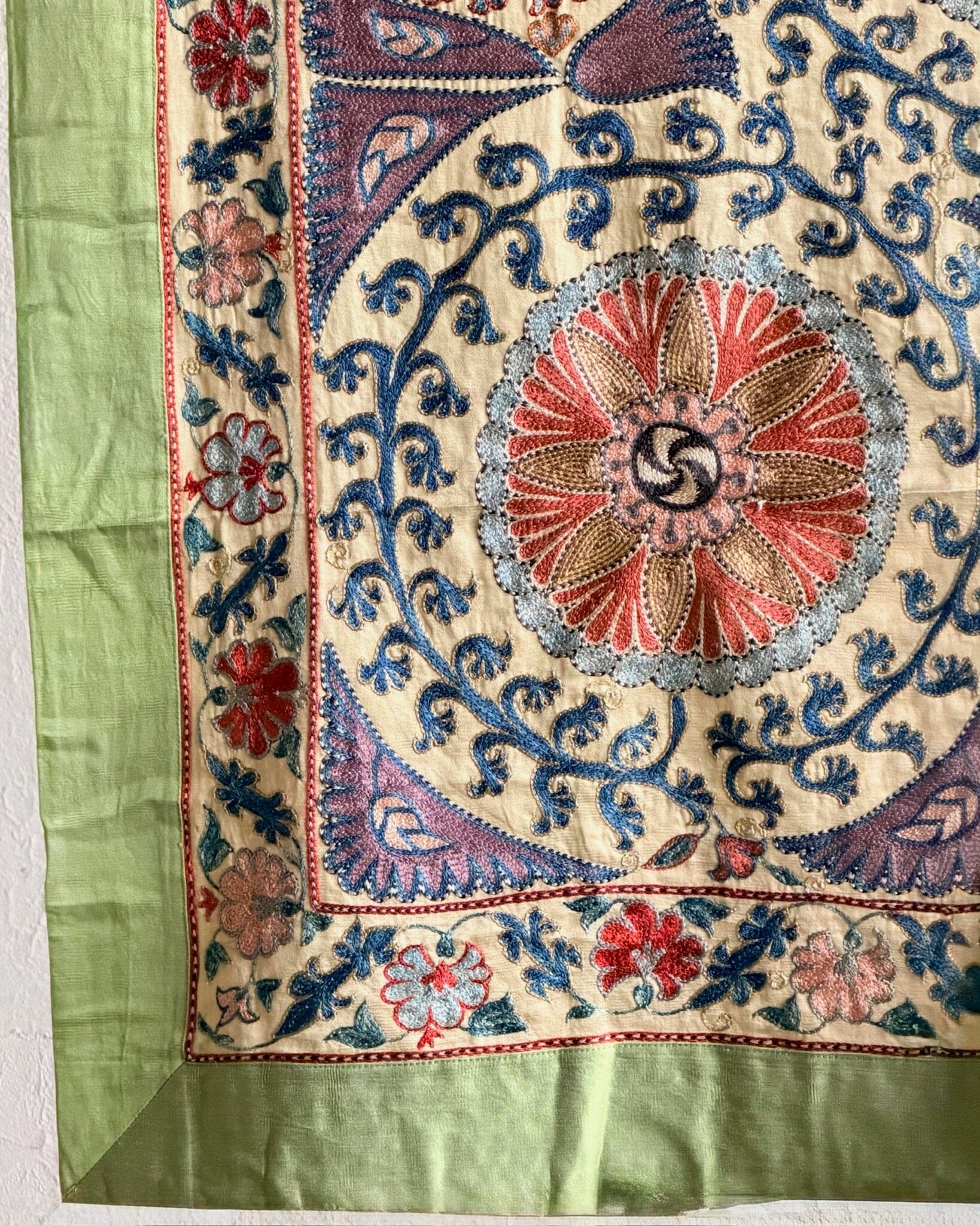 Hand Stitched Suzani (CSSU610126 | 43 x 60.5") Suzani Aziz Suzani 