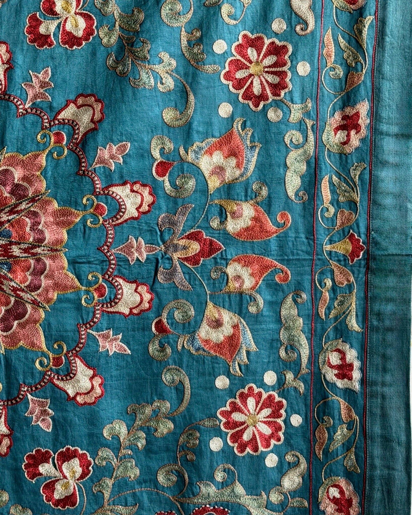 Hand Stitched Suzani (CSSU610326 | 44 x 65" ) Suzani Aziz Suzani 