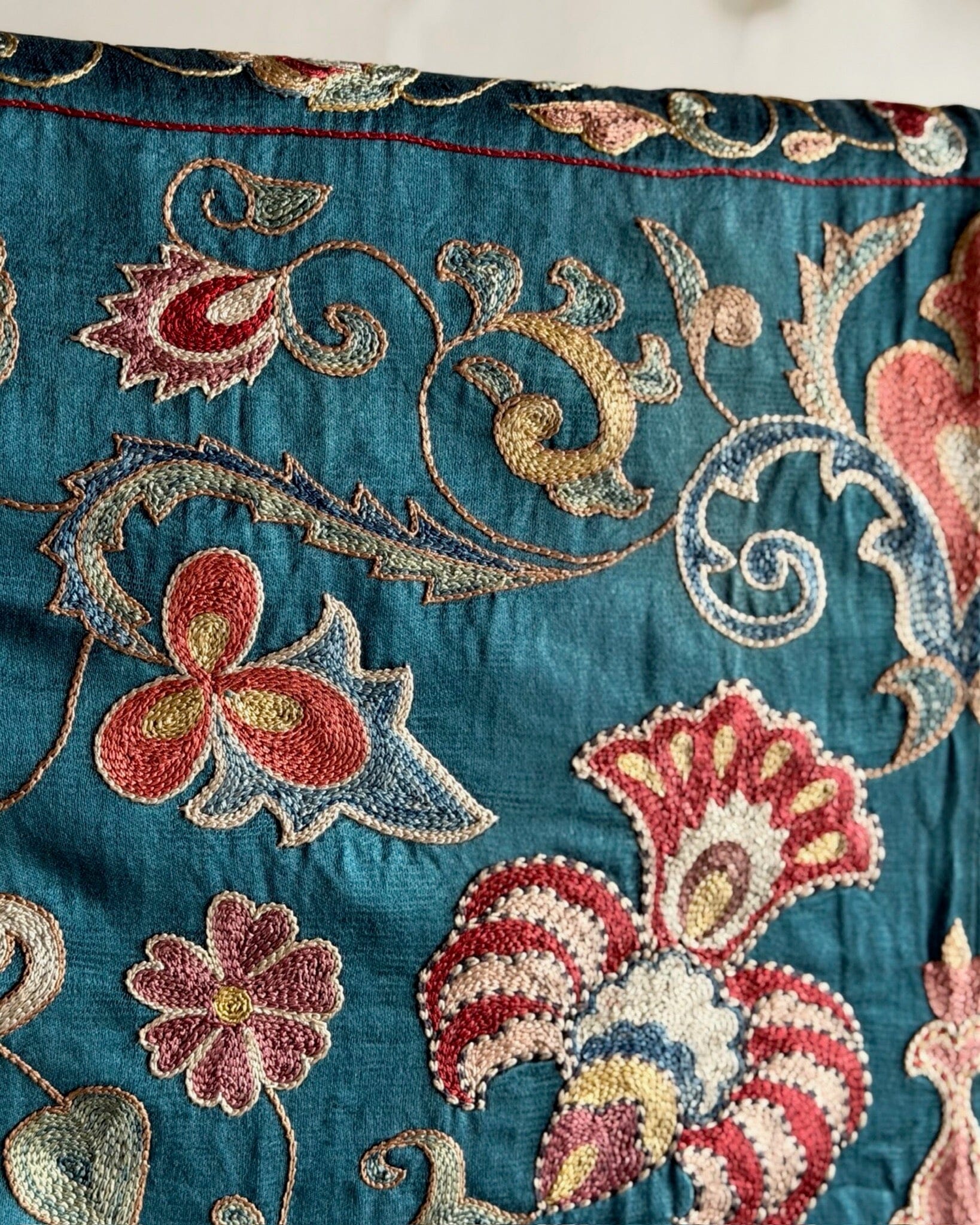 Hand Stitched Suzani (CSSU610326 | 44 x 65" ) Suzani Aziz Suzani 