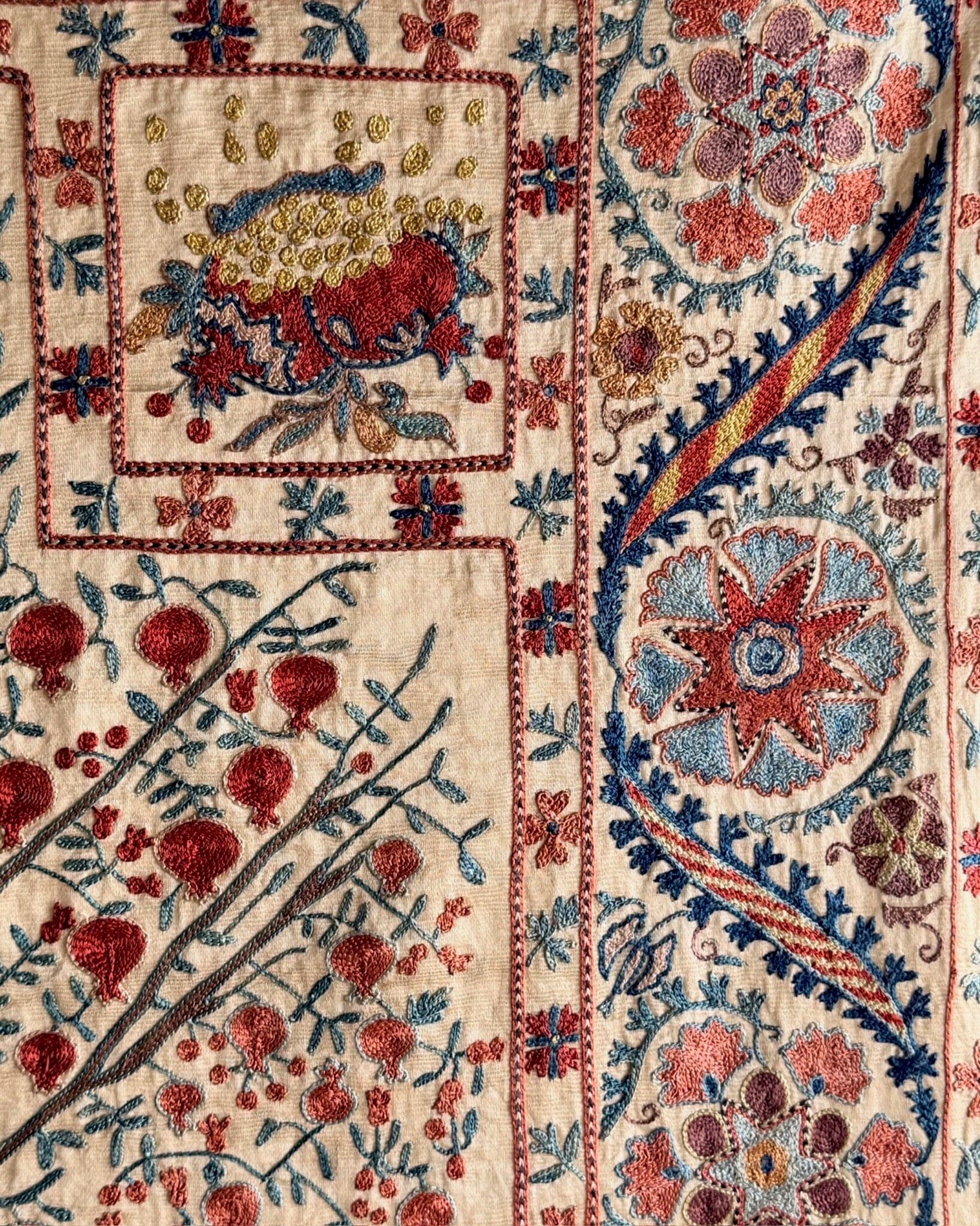 Hand Stitched Suzani (CSSU65726 | 43 x 59" ) Suzani Aziz Suzani 