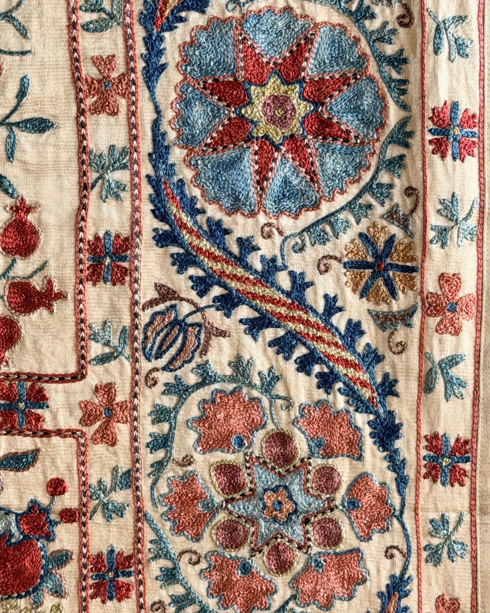 Hand Stitched Suzani (CSSU65726 | 43 x 59" ) Suzani Aziz Suzani 