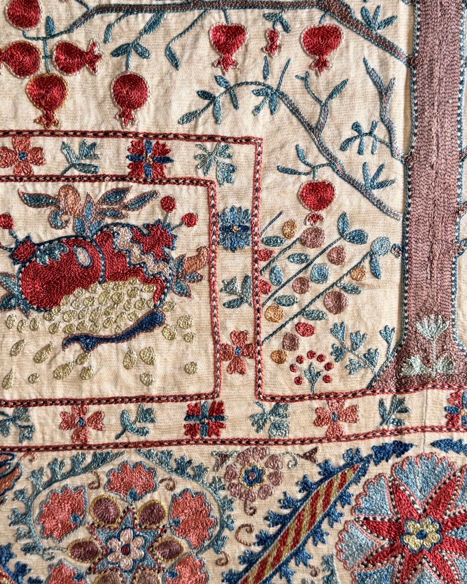 Hand Stitched Suzani (CSSU65726 | 43 x 59" ) Suzani Aziz Suzani 