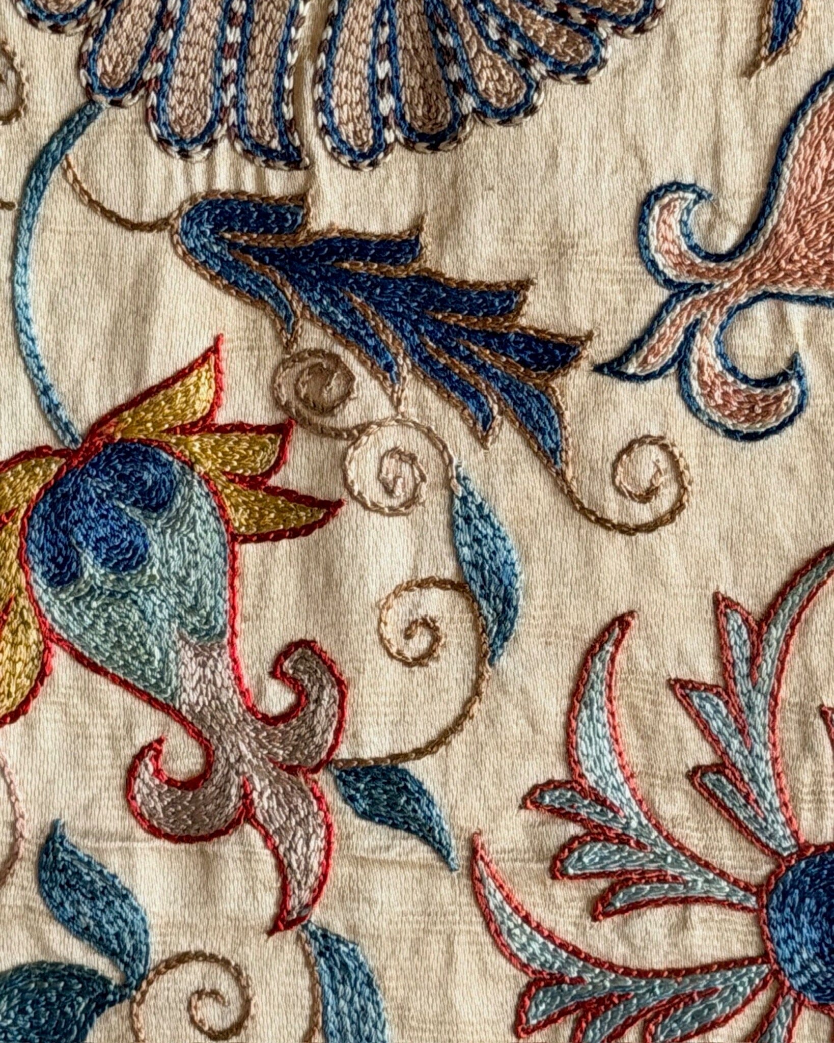 Hand Stitched Suzani (CSSU66126 | 41 x 58") Suzani Aziz Suzani 