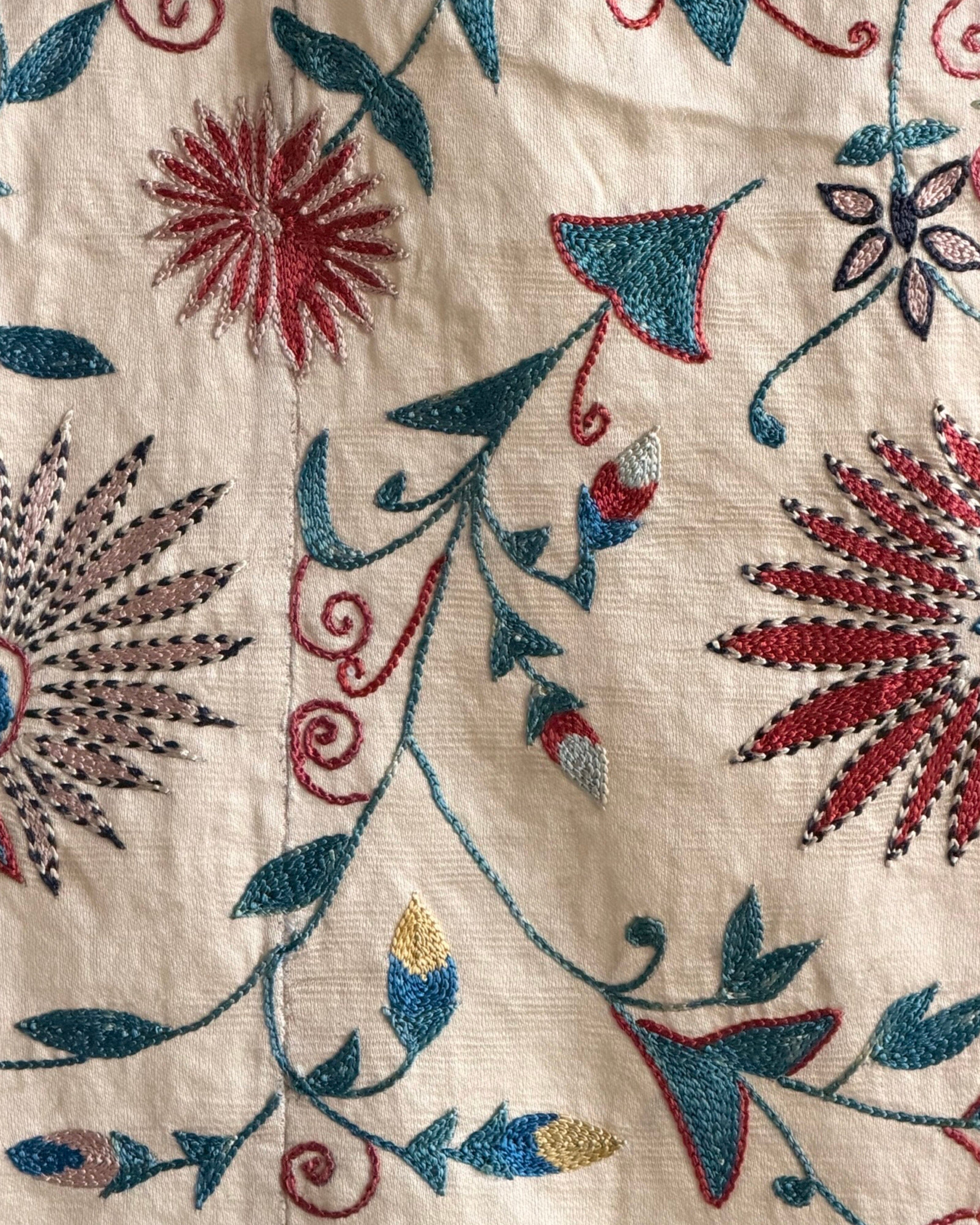 Hand Stitched Suzani (CSSU66726 | 63 x 99 ") Suzani Aziz Suzani 