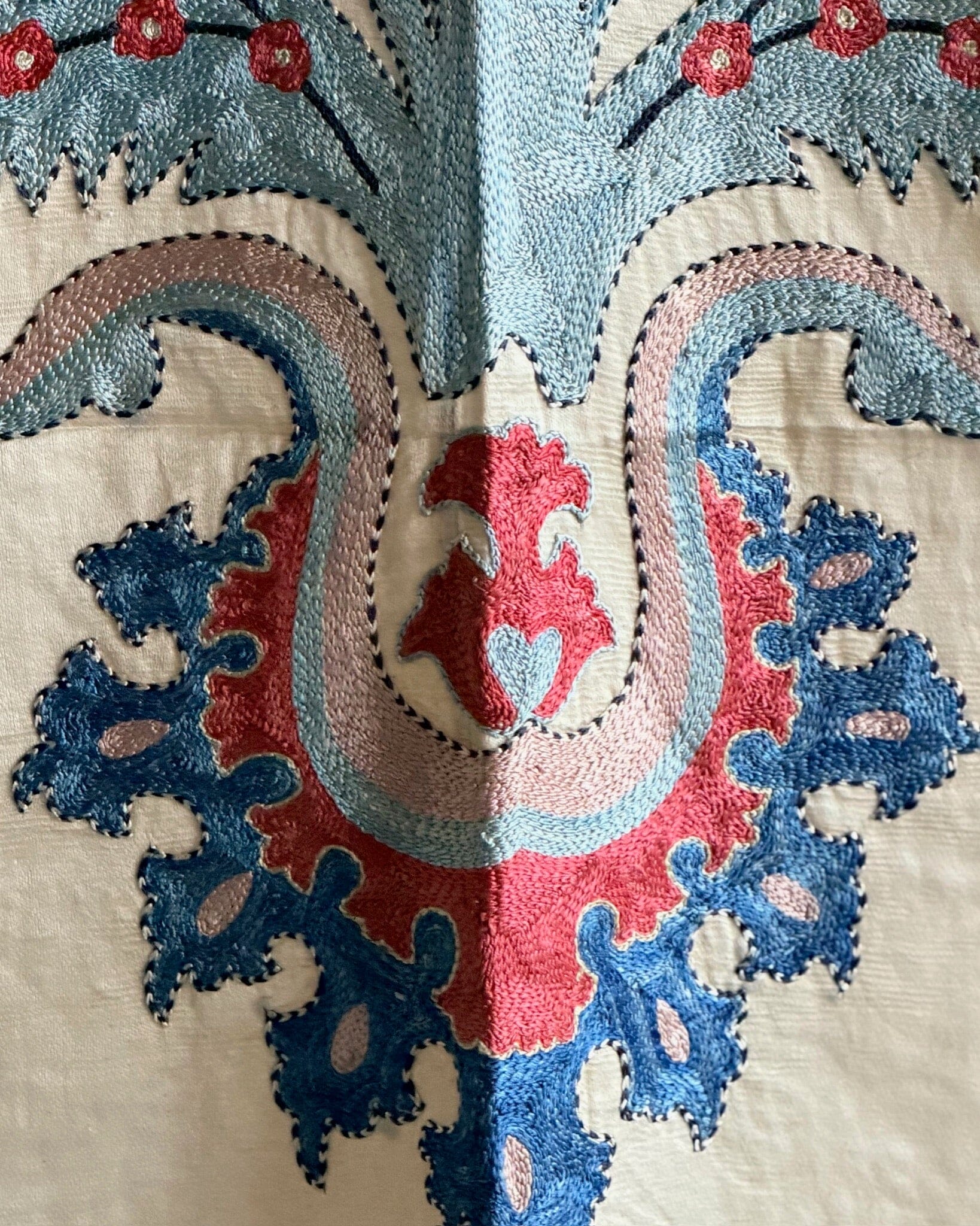Hand Stitched Suzani (CSSU68526 | 43.5 x 64 ) Suzani Aziz Suzani 