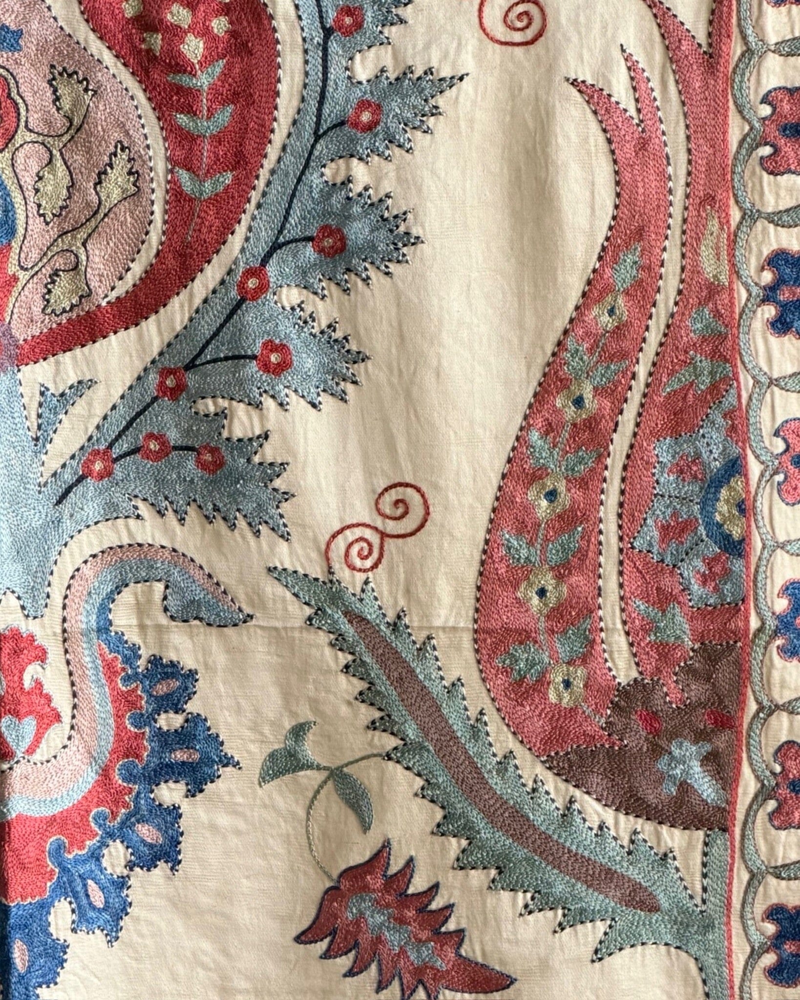 Hand Stitched Suzani (CSSU68526 | 43.5 x 64 ) Suzani Aziz Suzani 