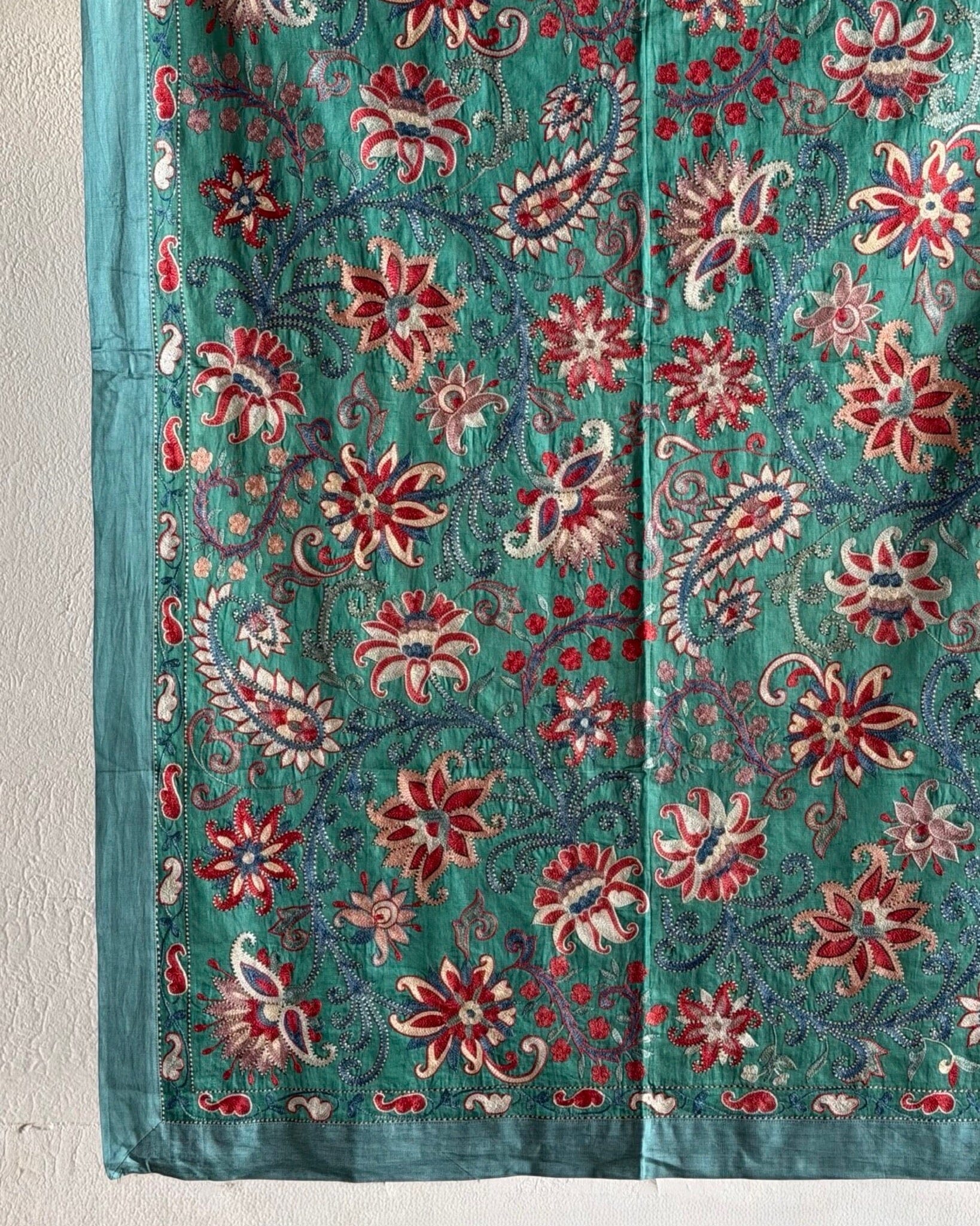 Hand Stitched Suzani (CSSU69626 | 44 x 65" ) Suzani Aziz Suzani 