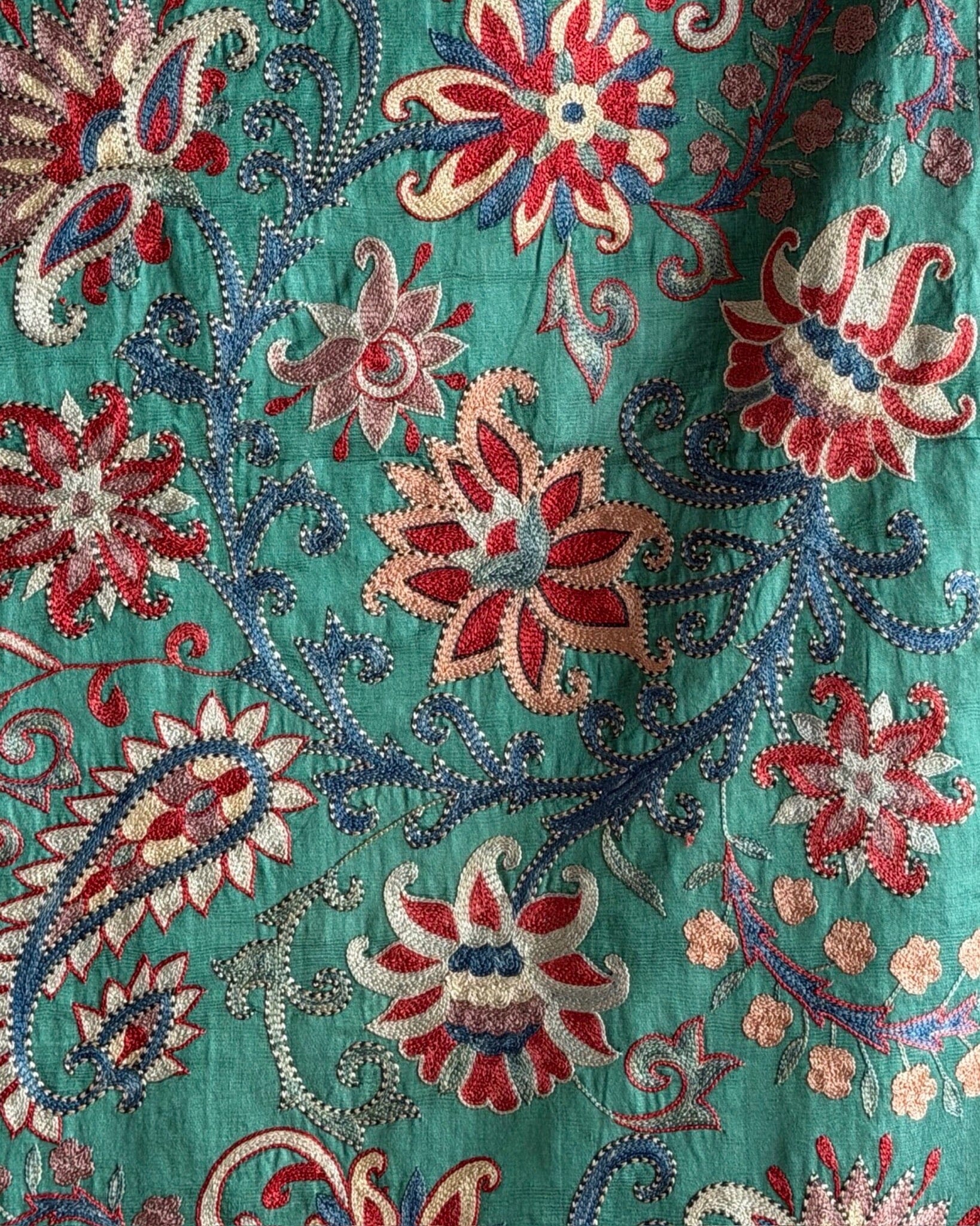 Hand Stitched Suzani (CSSU69626 | 44 x 65" ) Suzani Aziz Suzani 