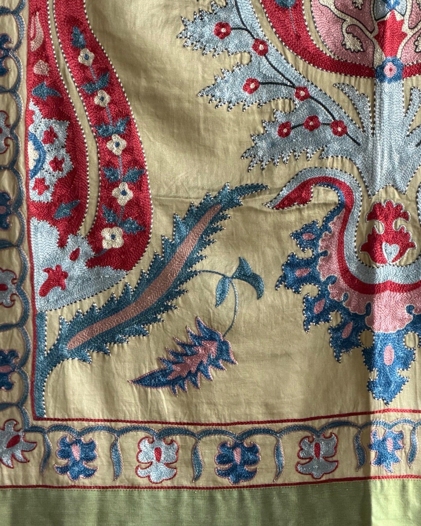 Hand Stitched Suzani (CSSU69926 | 45 x 65") Suzani Aziz Suzani 